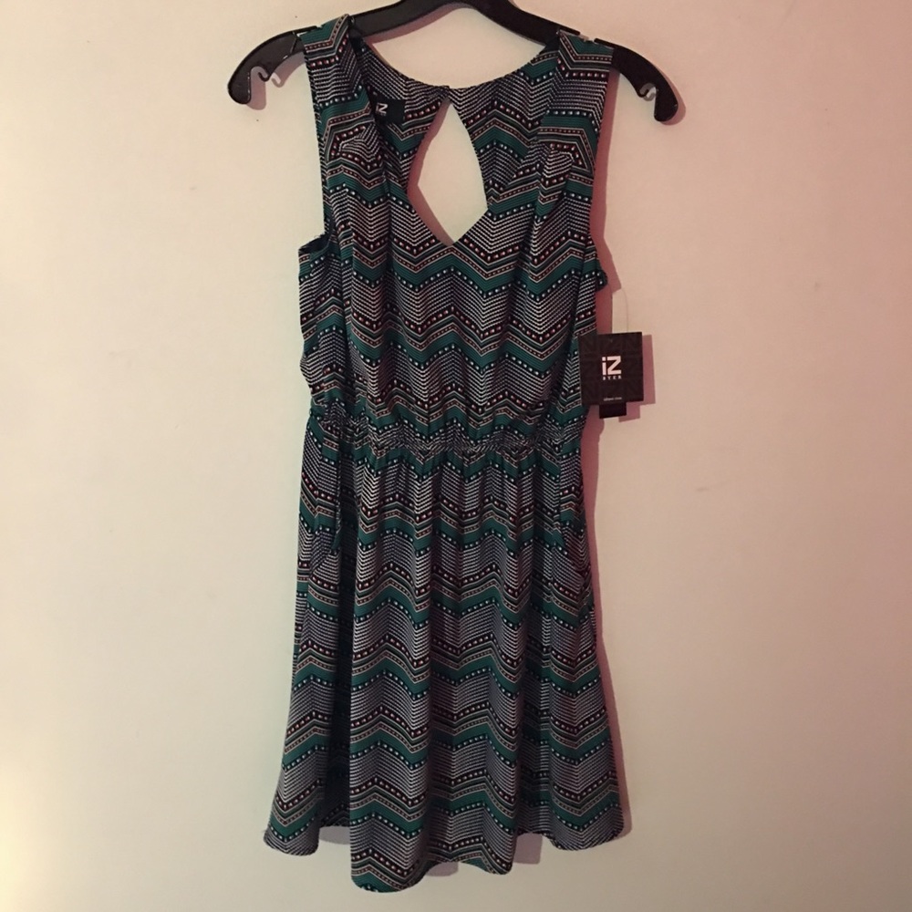 Chevron Printed Mini Dress Cut Out Back Small NWT - Picture 1 of 4